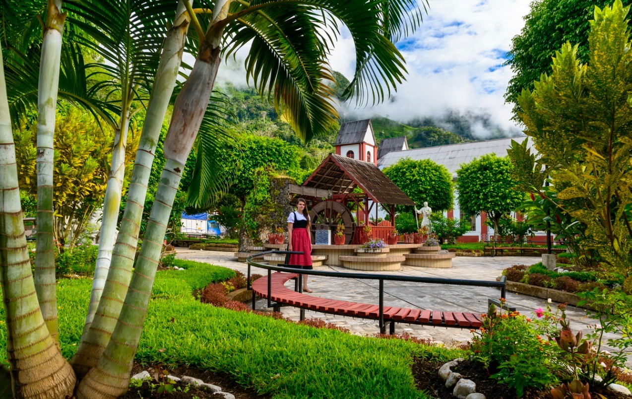 Plaza los Colonos - Pozuzo